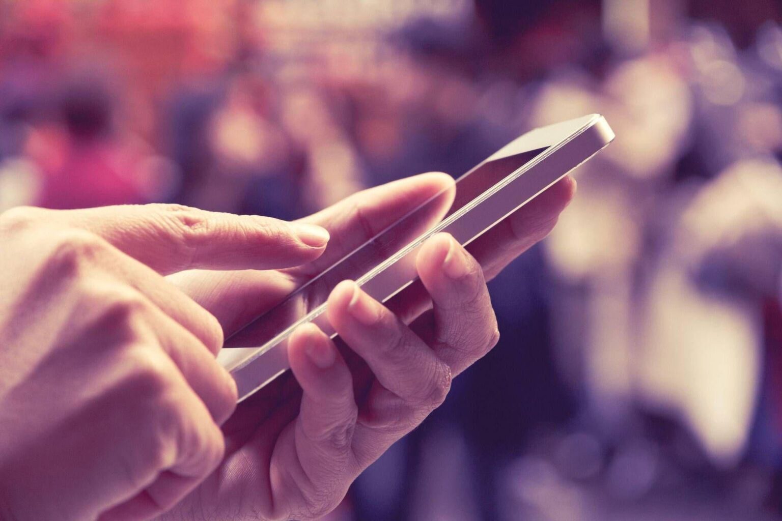 Instagram notifies parents if teenagers search for content about suicide or self-harm