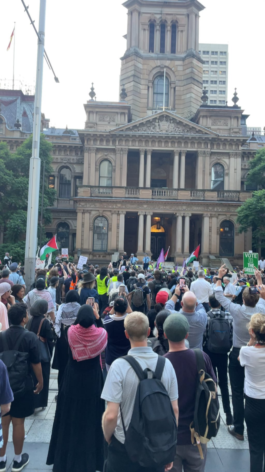 Police demand everyone leave town hall or face arrest
