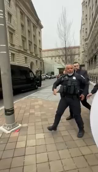 Ilham Aliyev's guards throw off American police and attack Azerbaijani exiles in Washington D.C.