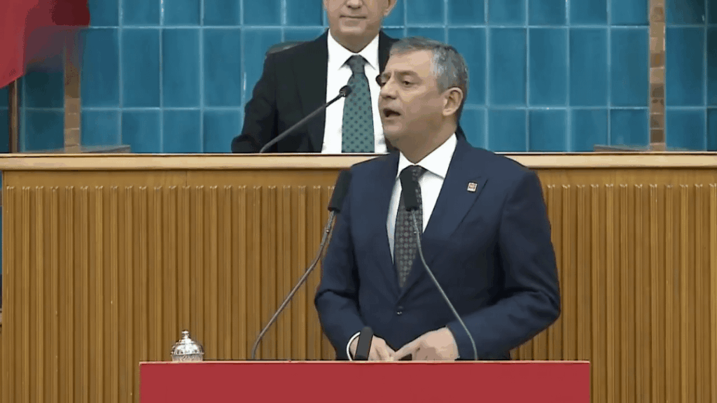 Özgür Özel's harsh response to Minister of Justice Akın Gürlek: Hodri square, your term is one week