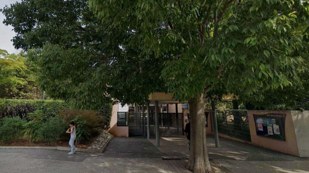 A college professor stabbed by a student in the Var, her vital prognosis compromised