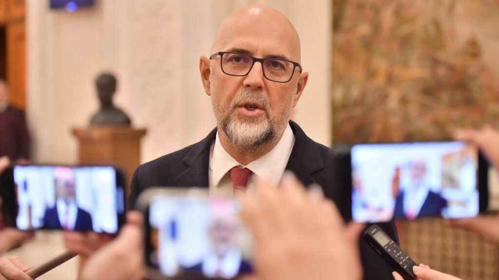 Kelemen Hunor, former Deputy Prime Minister of Romania, said how he would vote in a referendum for the union of Romania with the Republic of Moldova: It would be a revisionist policy (WOULD NOT VOTE)