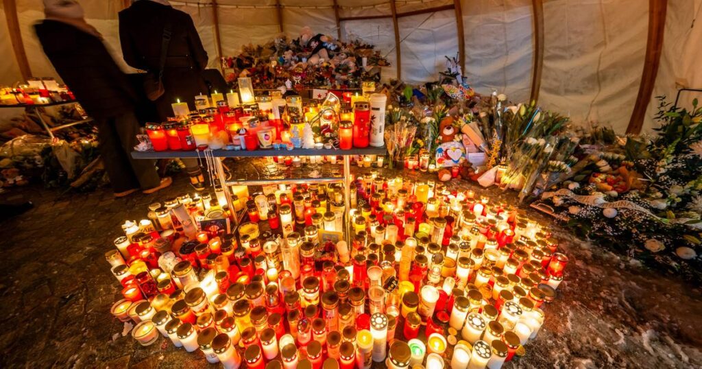 The memorial dedicated to the victims of the fire in Crans-Montana caught fire