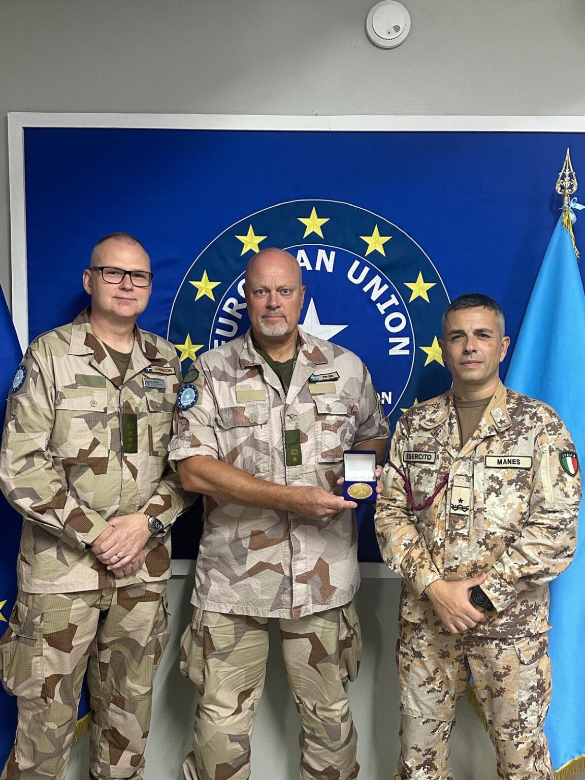 EUTM Officer Awarded by General Van der Laan for In-Flight Emergency Response