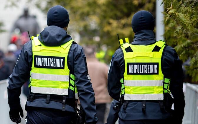 Auxiliary policemen get the right to stop cars with a police vehicle without distinctive colors | Estonia