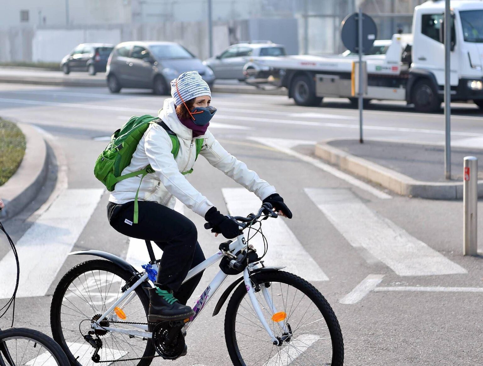 According to a study conducted by Emory University, air pollution could directly contribute to Alzheimer's disease.