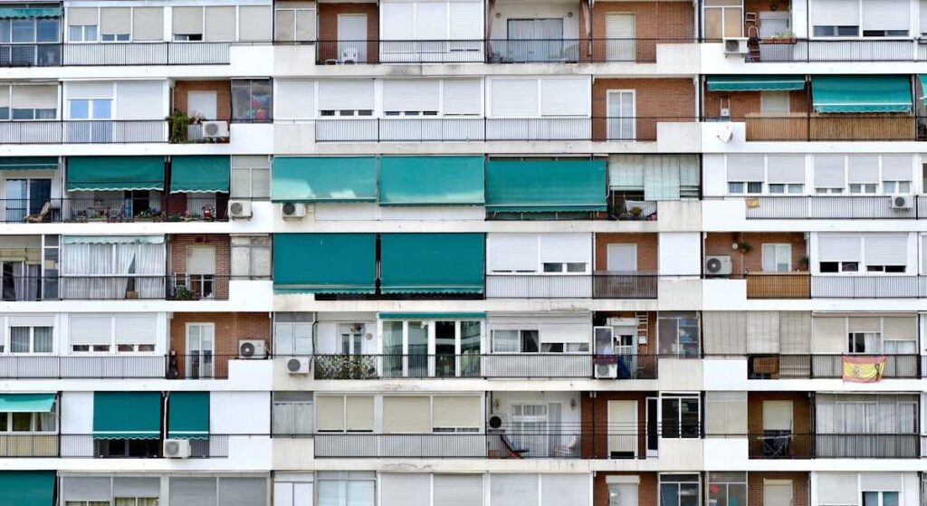 Spain's housing crisis reaches the international press: Bloomberg reveals to the world the phenomenon of 'squatted' apartments for sale
