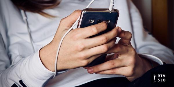 The government is considering restricting social networks for under-15s