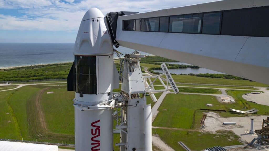 SpaceX takes down Dragon crew arm, giving Starship a leg up in Florida | SpaceX’s crew missions will now launch from Cape Canaveral Space Force Station.
