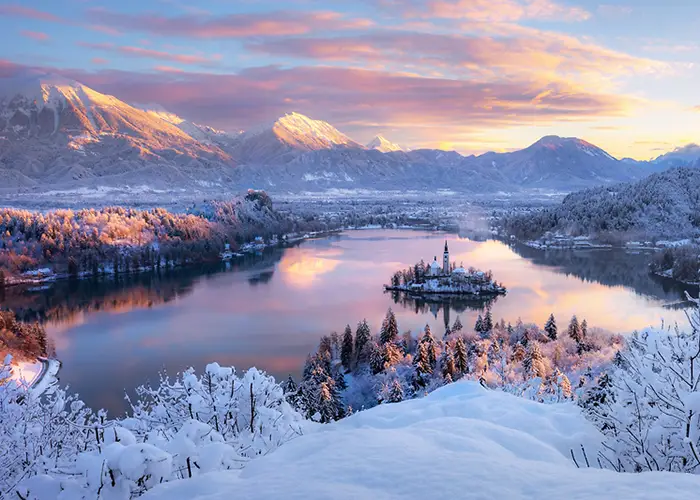 Top 5 Romantic Winter Experiences in Slovenia