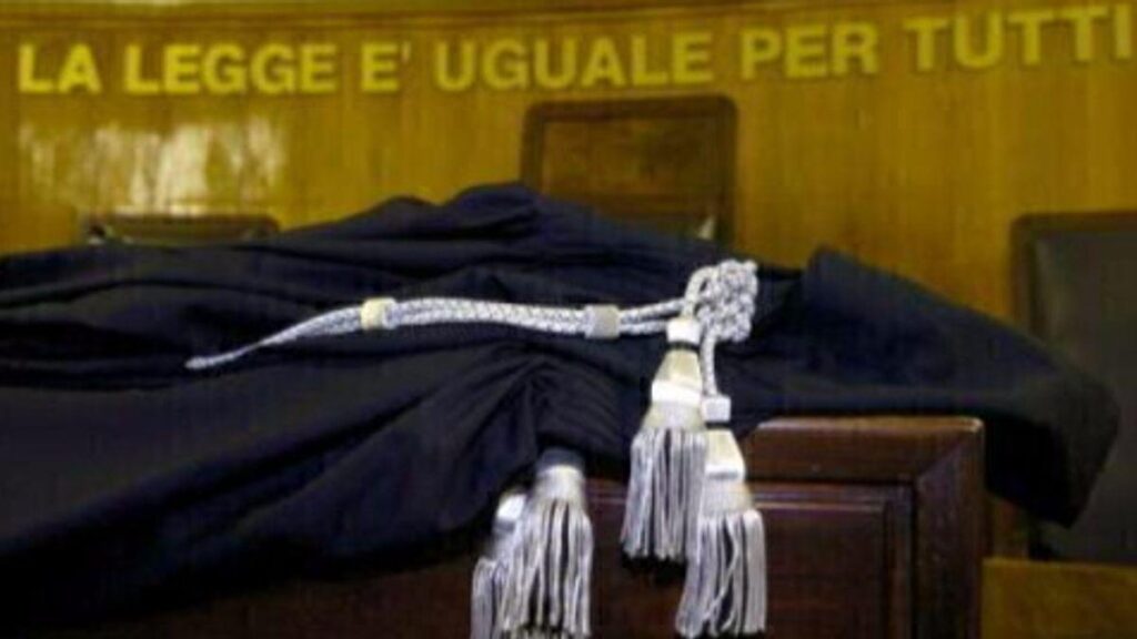 Justice referendum, twist, the Supreme Court accepts the appeal of those who had collected signatures in parallel to the referendum and adds A NEW QUESTION to the referendum that was not there before: the date could now really slip!