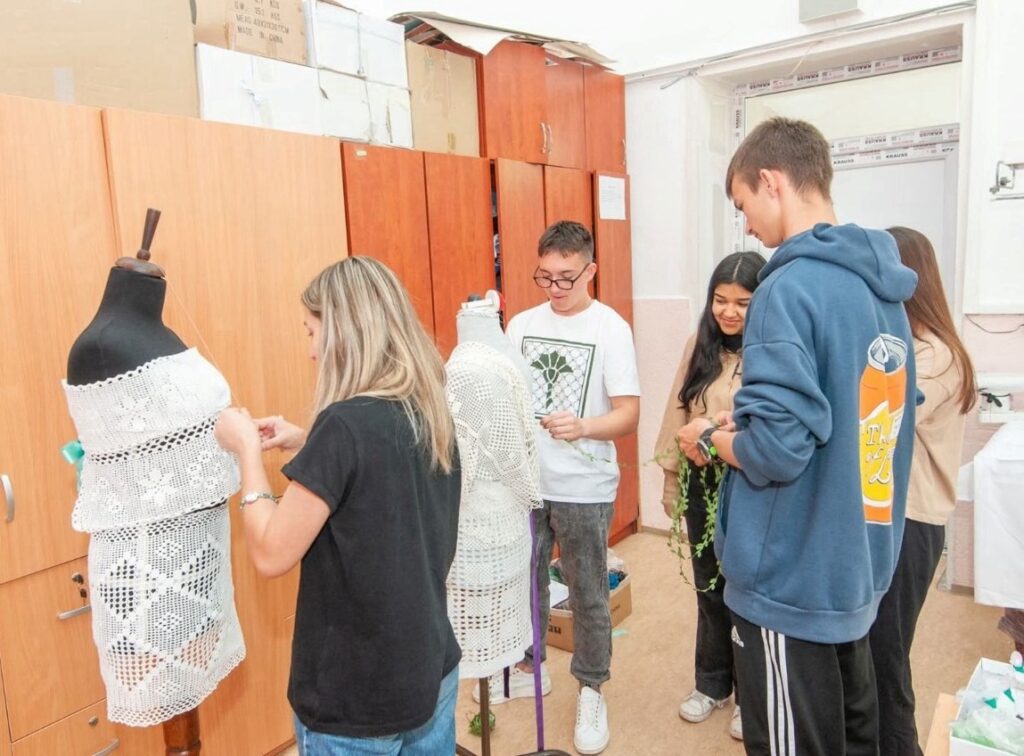 Towards sustainable fashion: youth against textile waste