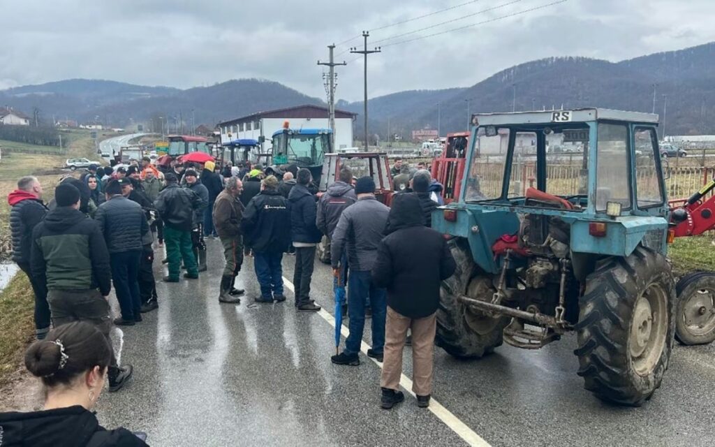 ANGER GROWS AT THE BLOCKADES: Police summoned more than 10 farmers for informative talks! ANGER GROWS AT THE BLOCKADES: Police summoned more than 10 farmers for informative talks!
