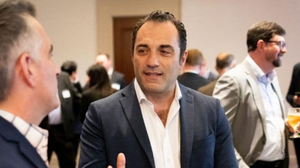 Stellantis changes its mind on electric power and announces writedowns of 22.2 billion, a stop to dividends and a huge loss of between 19 and 21 billion. The stock collapses on the stock market, reaching over -30%, suspended due to excessive decline and closing at -25%