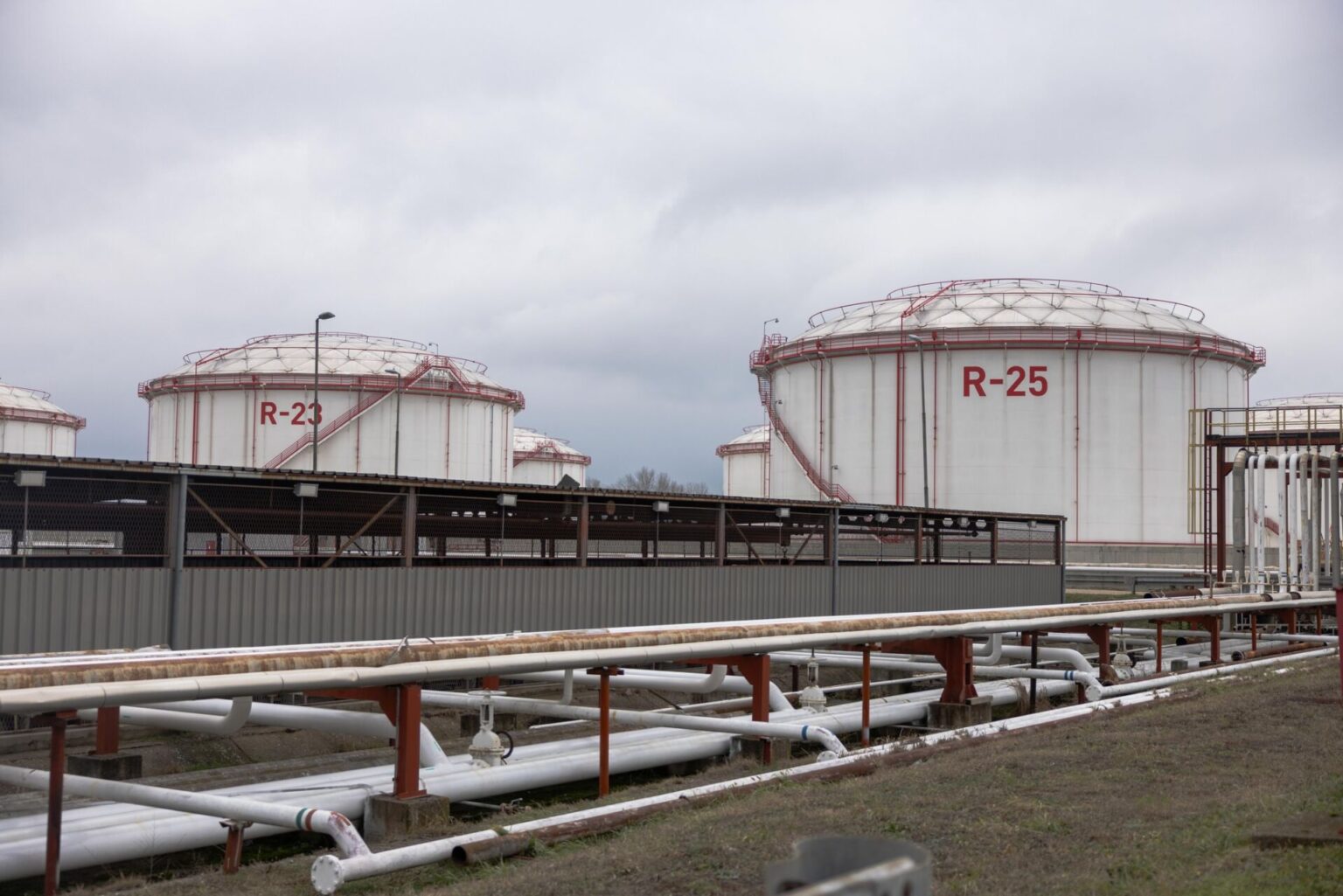 Serbia begins filling its new oil derivatives tanks