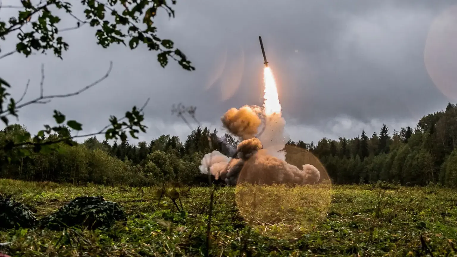 Peskov Warns of Mirror Nuclear Response to Estonia