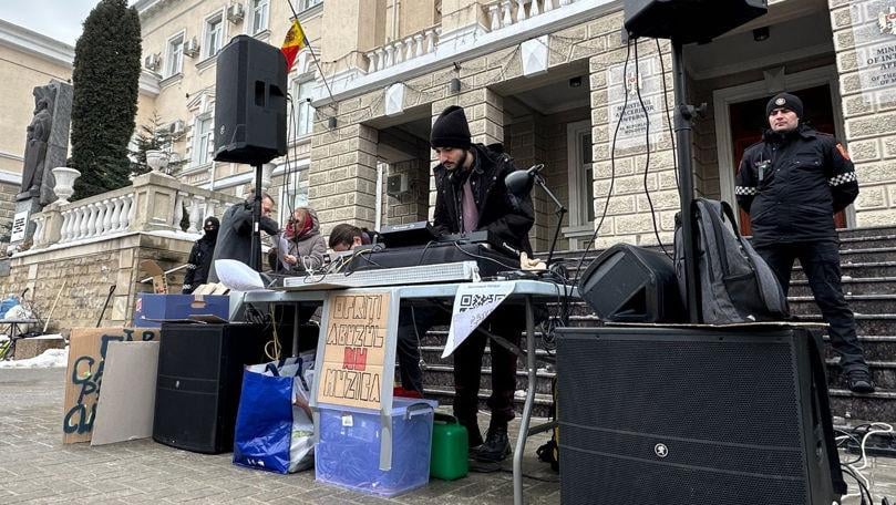 Rave protest in front of the MAI building. The protesters came to defend electronic music