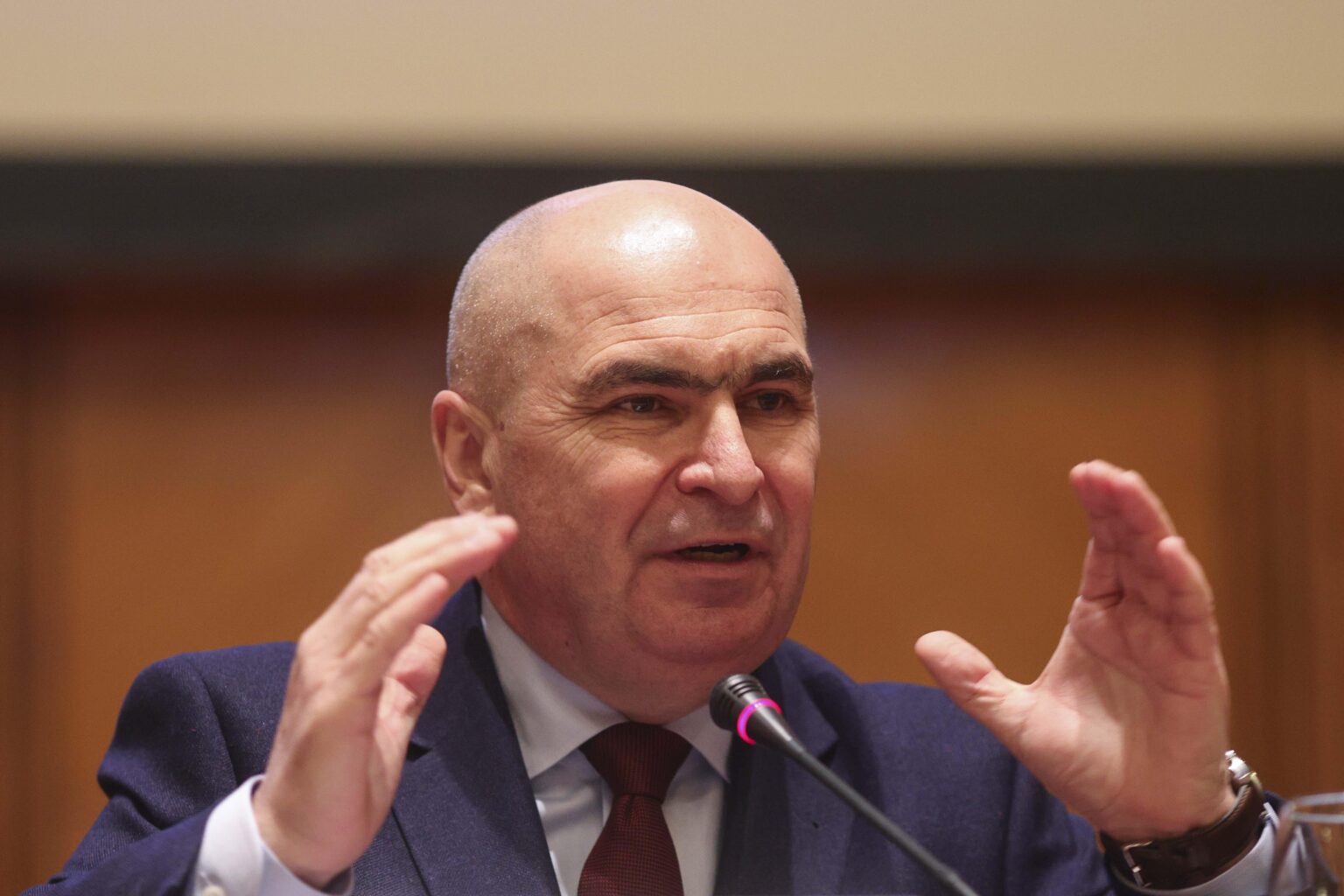 Bolojan wants medical graduates to work in Romania for a minimum number of years. "You have an obligation to this country"