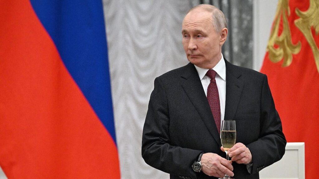 Economic disaster looms: Finance officials should urgently warn Putin