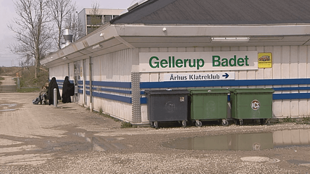 "A man must not see women's body parts" - gender-segregated swimming continues in Aarhus