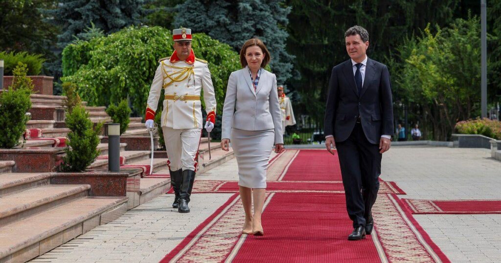 Nicușor Dan, absent from Munich, while Maia Sandu had difficult meetings. The Marginalization Trap