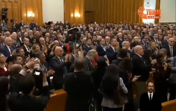 CHP leader Özgür Özel: The party that comes to power can do right or wrong. The broken ones are separated, the healthy ones walk together. You cannot come to power with the corrupt seed Mesut, but you can go with Zeydan, Mansur Yavaş, and Ekrem President.