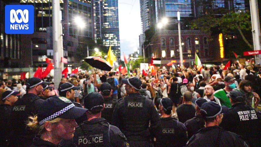 NSW Police Commissioner Mal Lanyon ends post-Bondi Beach attack protest restrictions on Sydney CBD, eastern suburbs