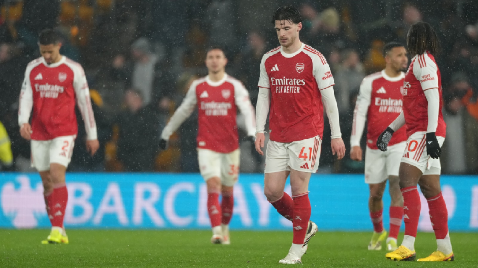 Arsenal team react during the Premier League soccer match between Wolverhampton Wanderers and Arsenal in Wolverhampton. (AP Photo)