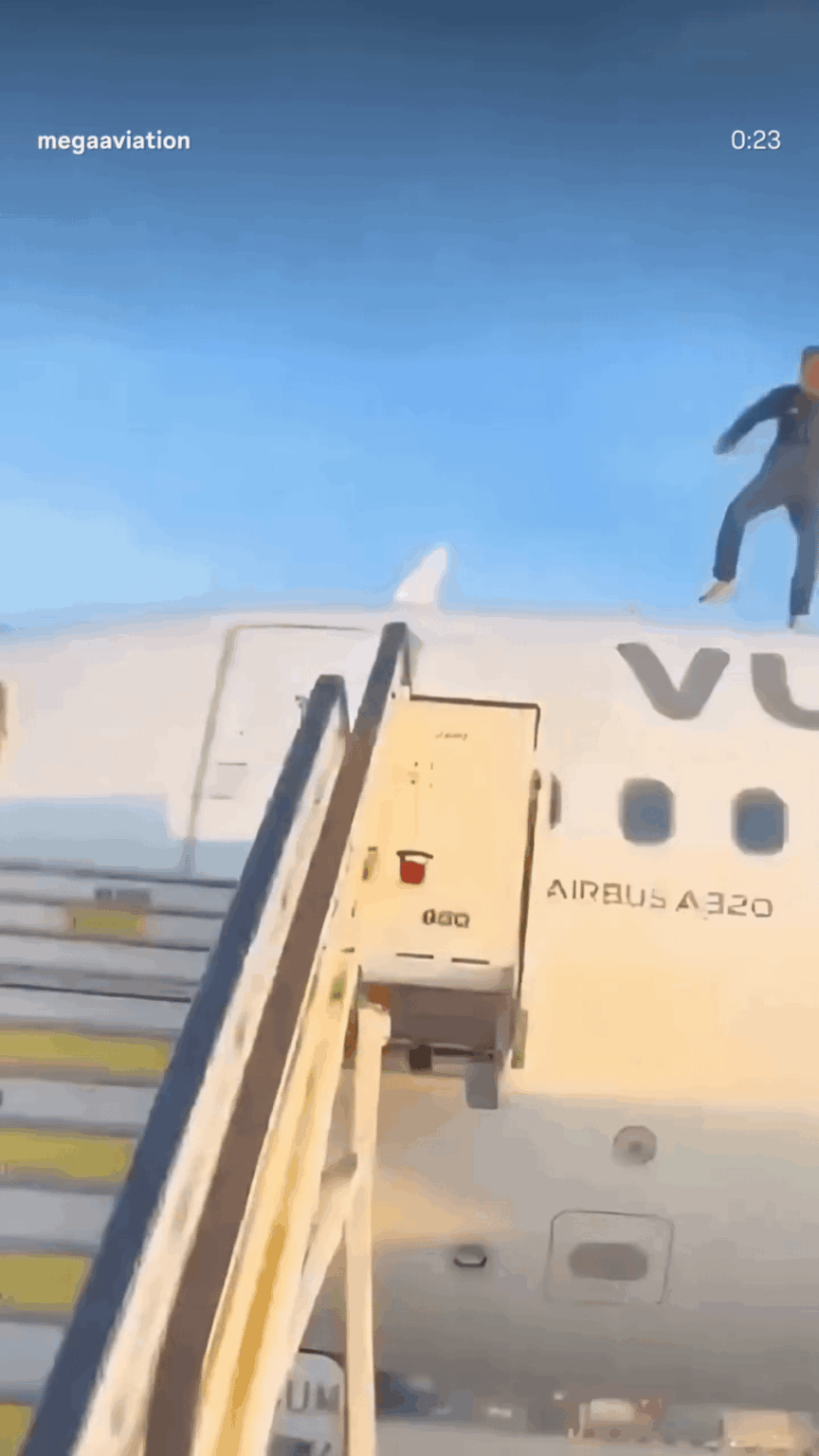 Man climbs Airbus A320 in Spain