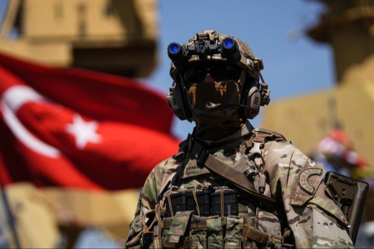 Turkish Underwater Offense (SAT) and Underwater Defense Group (SAS) Commands perform a demonstration at Istanbul Shipyard Command in Istanbul, Türkiye, on Aug. 31, 2025. (AA Photo)