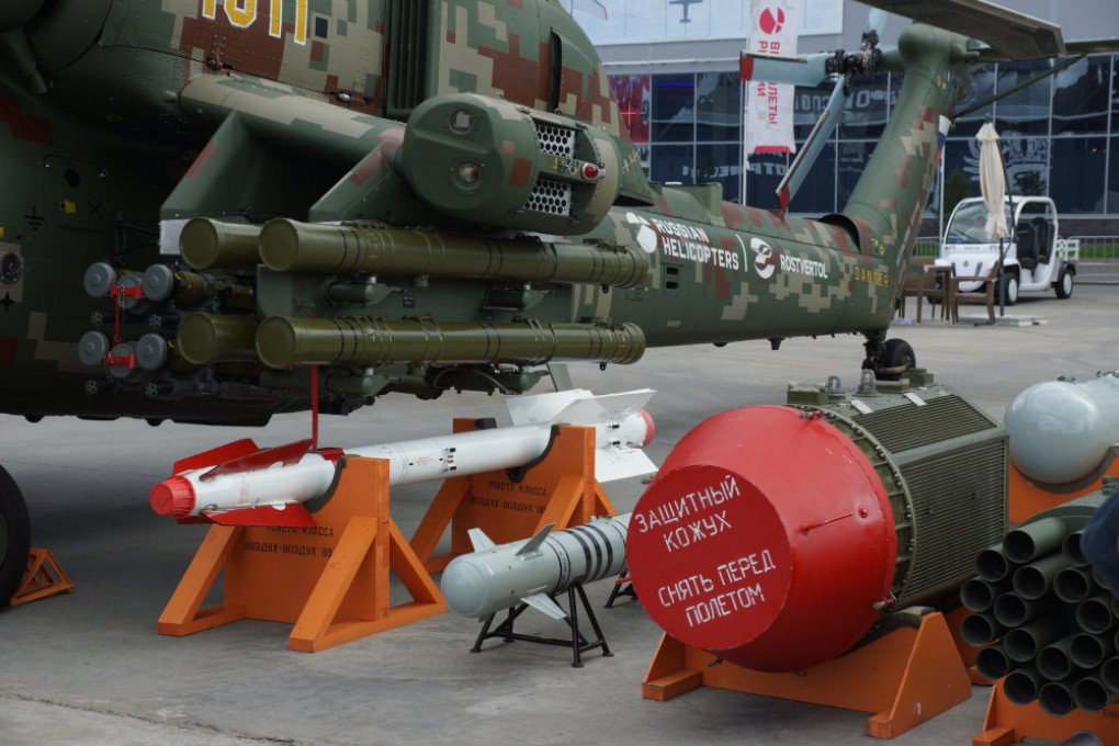 The module with a red cap is a suspended guidance radar for 9M123M missiles, with four 9M123M units attached under the wing of the helicopter.