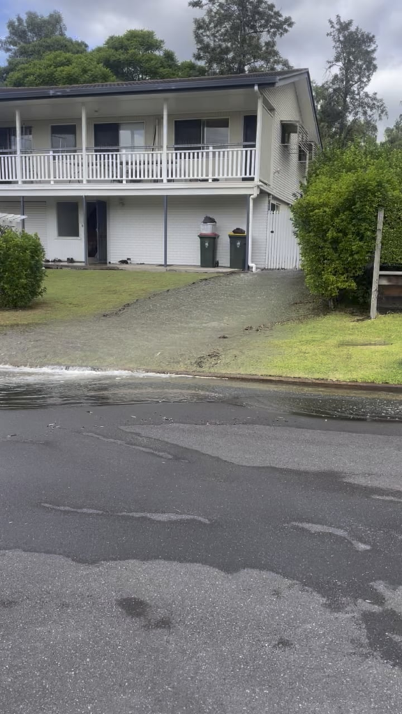 Burst water main Keperra