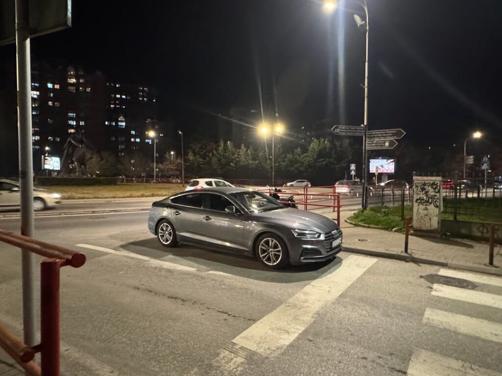 This is how our fellow citizens park