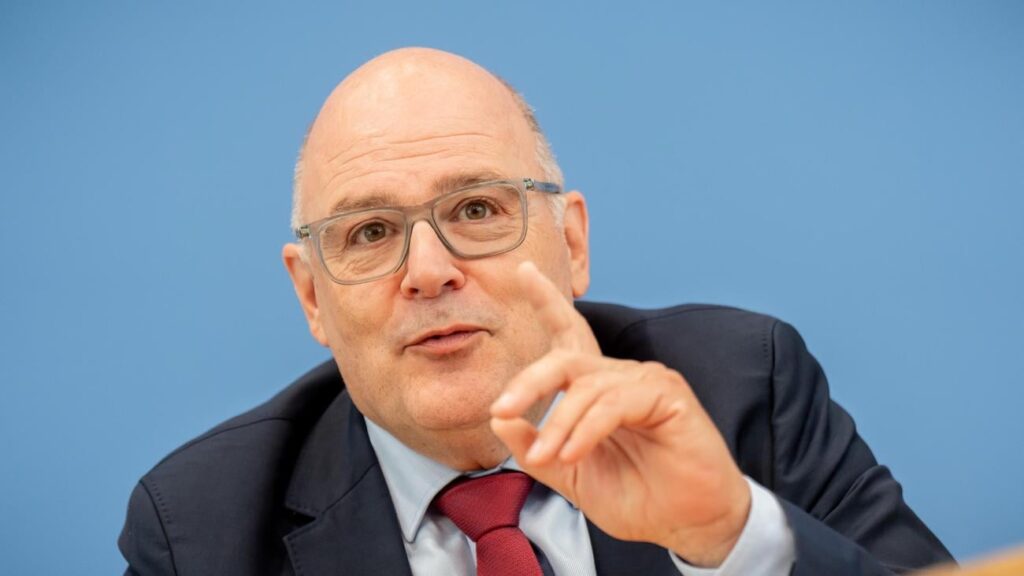 Warning strikes in the public sector: employers' association calls for restrictions on the right to strike