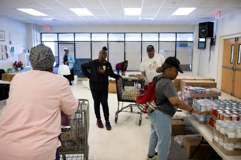 Residents turn up early at a food distribution point in Hyattsville, Maryland, to sign up for assistance (Brendan Smialowski)