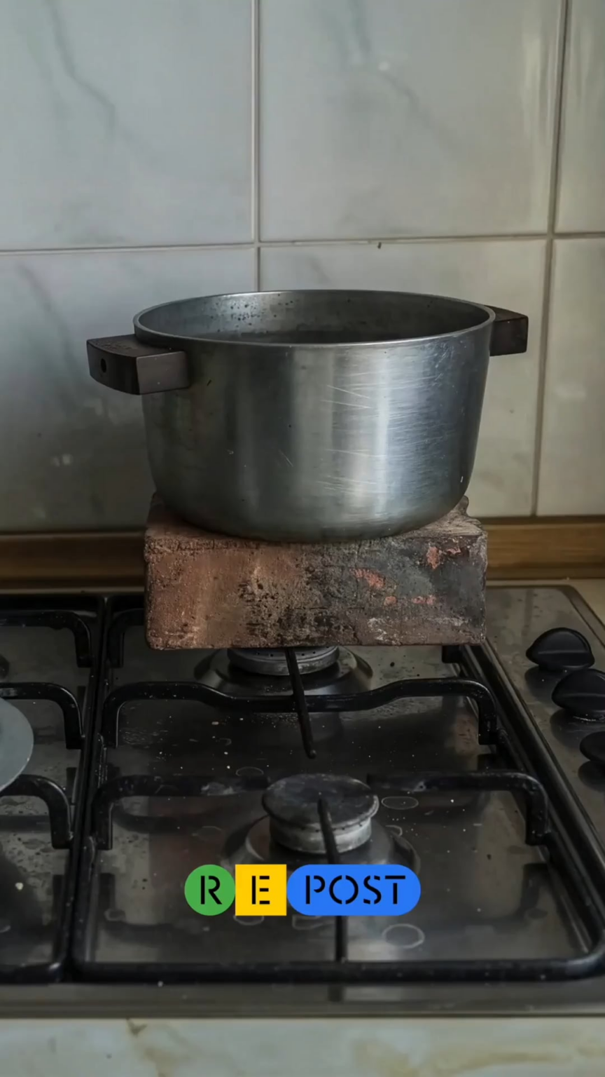 How to survive when your apartment is near freezing. Tips from Kyiv residents for The Repost news