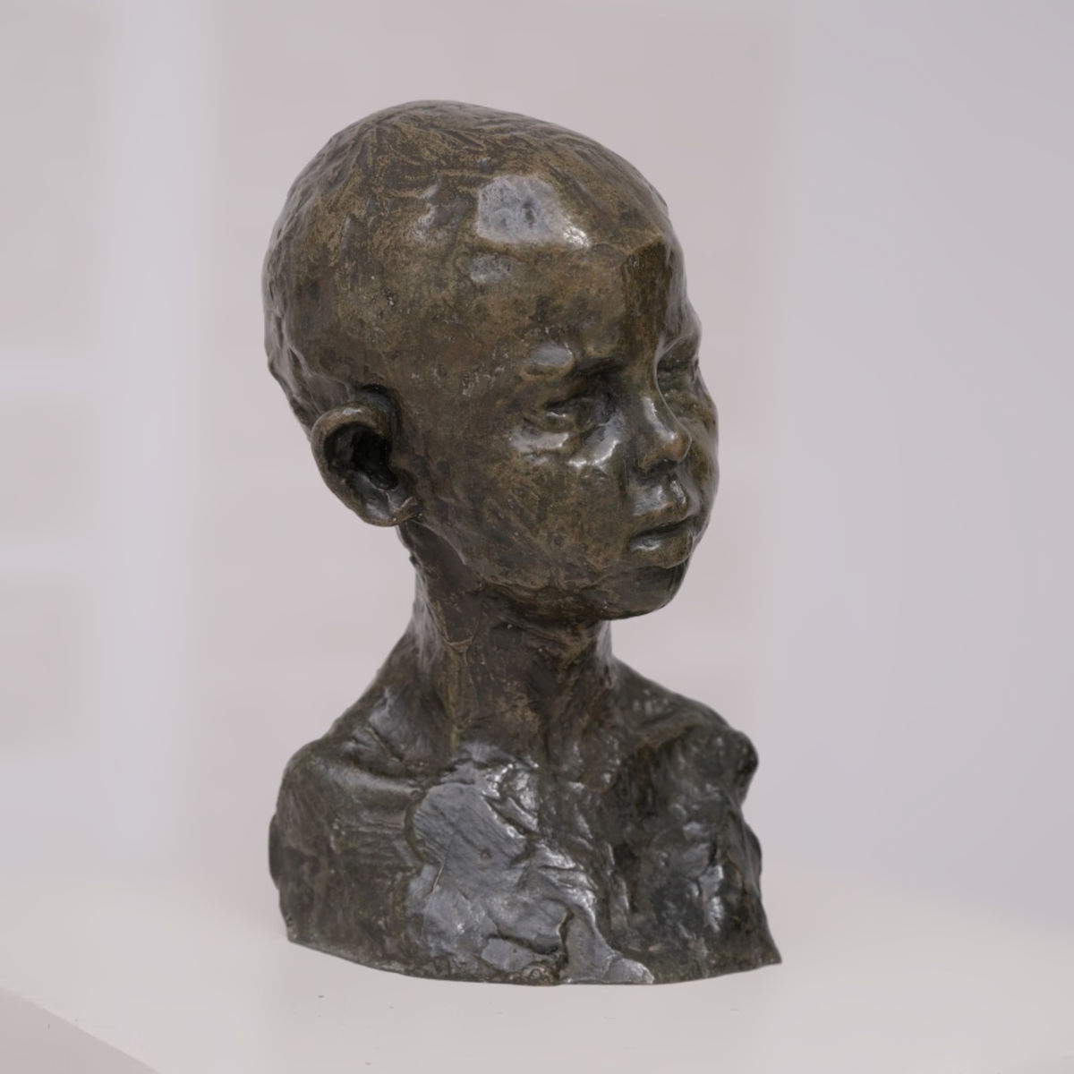 Constantin Brâncuși, Head of Child (Bronze, 34.5 × 21 × 20 cm, signed and dated on back, left: C. BRANCUSI / PARIS, Foundry mark on back, lower left: CIRE / C. VALSUANI / PERDUE; Bucharest, National Art Museum of Romania) © Succession Brancusi/Siae. Photo credits: Camil Iamandescu