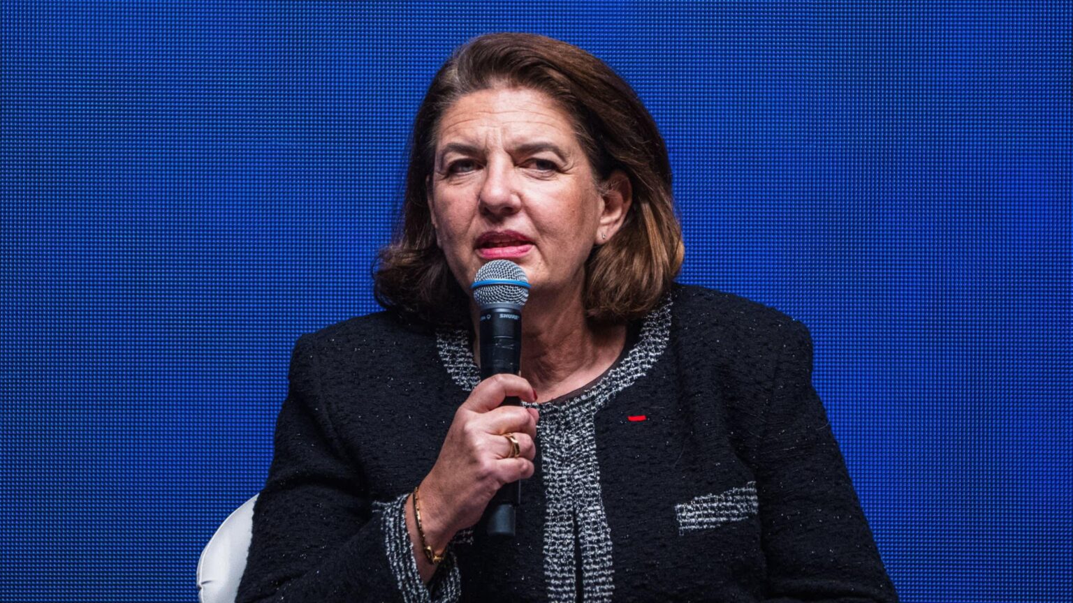 Financial Times: Europe’s largest asset manager Amundi is reducing its exposure to US dollar assets and turning to European and emerging markets.