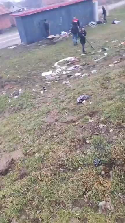 Locals of Paraga (the largest Roma settlement in Croatia) solve the problem of garbage in the settlement themselves