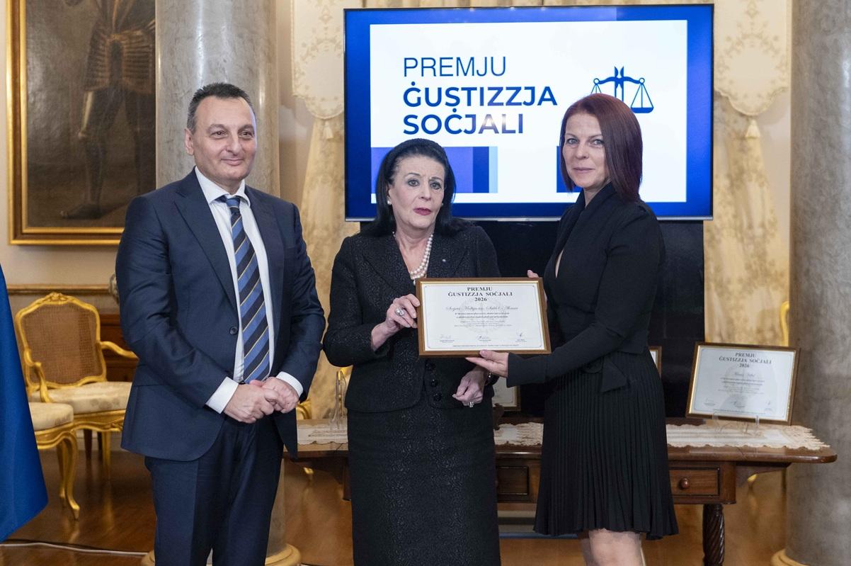 Malta Red Cross Society director Paulette Fenech receiving the award. Photo: PN