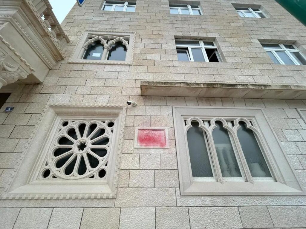 Facade of Pučišća secondary stonemasonry school