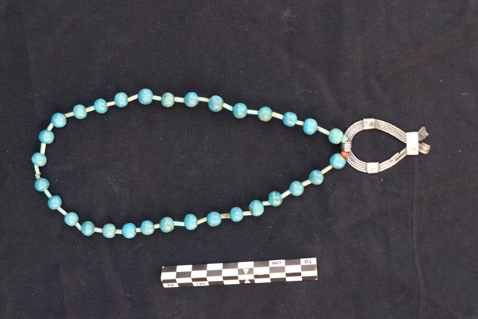 A necklace of colorful beads. Photo: Ministry of Tourism and Antiquities