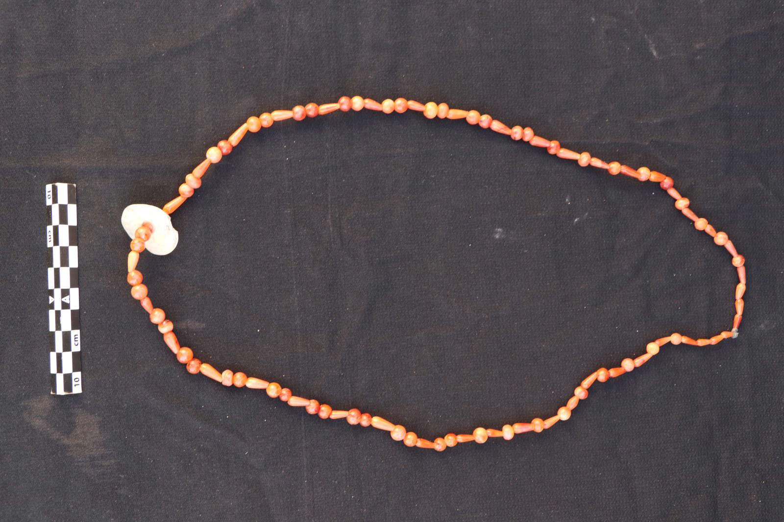 A necklace of colorful beads. Photo: Ministry of Tourism and Antiquities