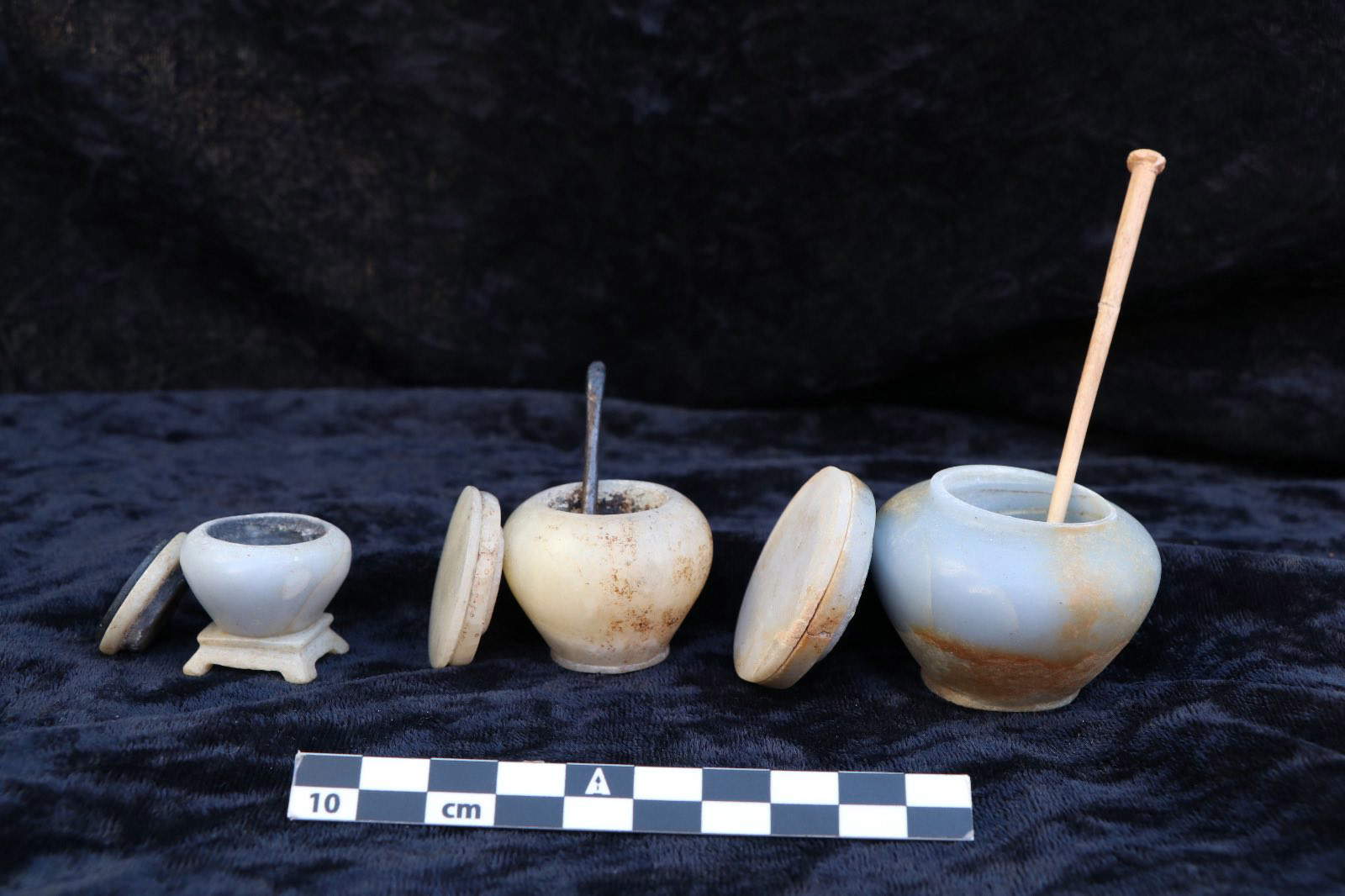 Alabaster containers for kohl. Photo: Ministry of Tourism and Antiquities