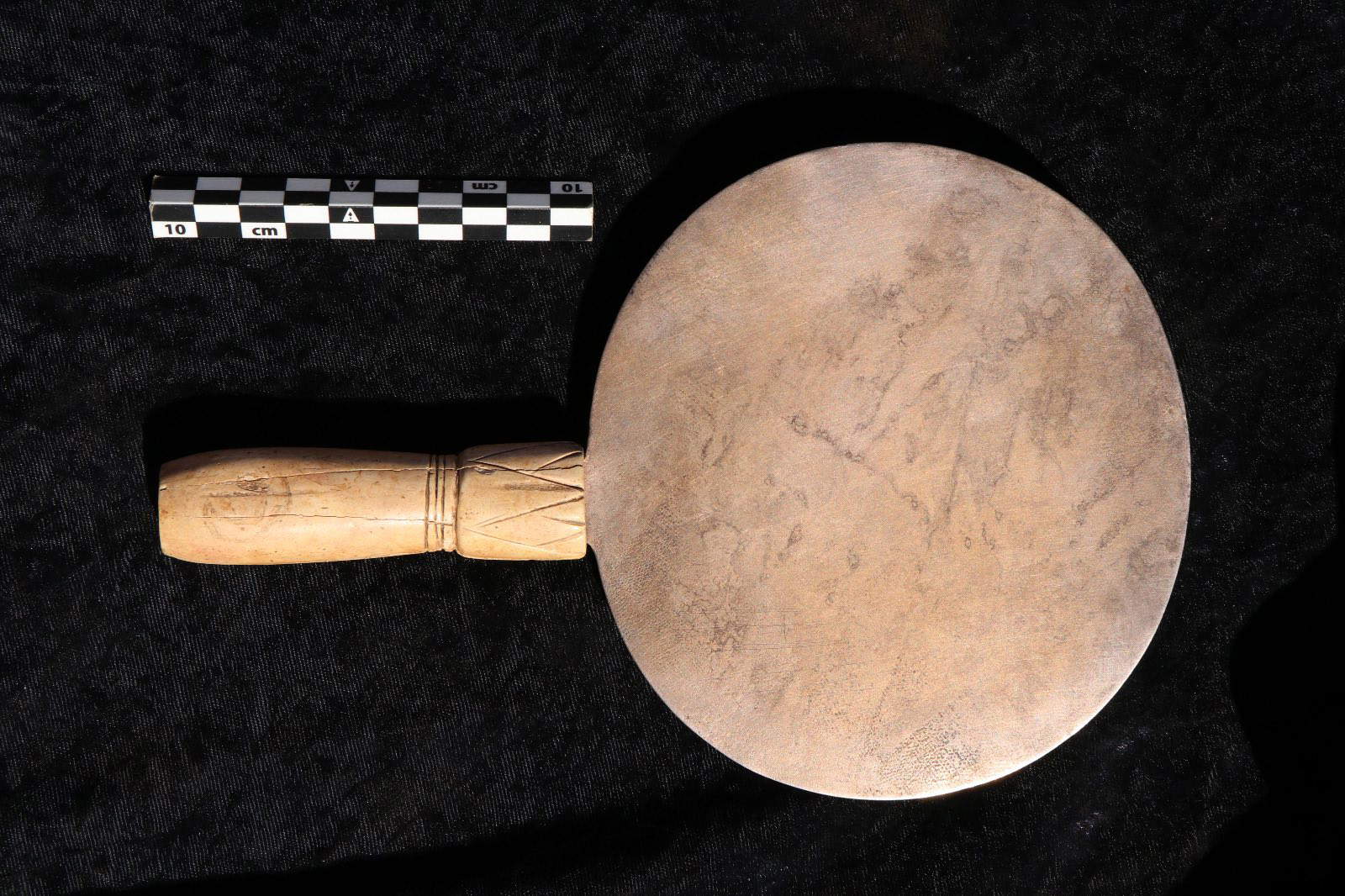 A bronze mirror. Photo: Ministry of Tourism and Antiquities