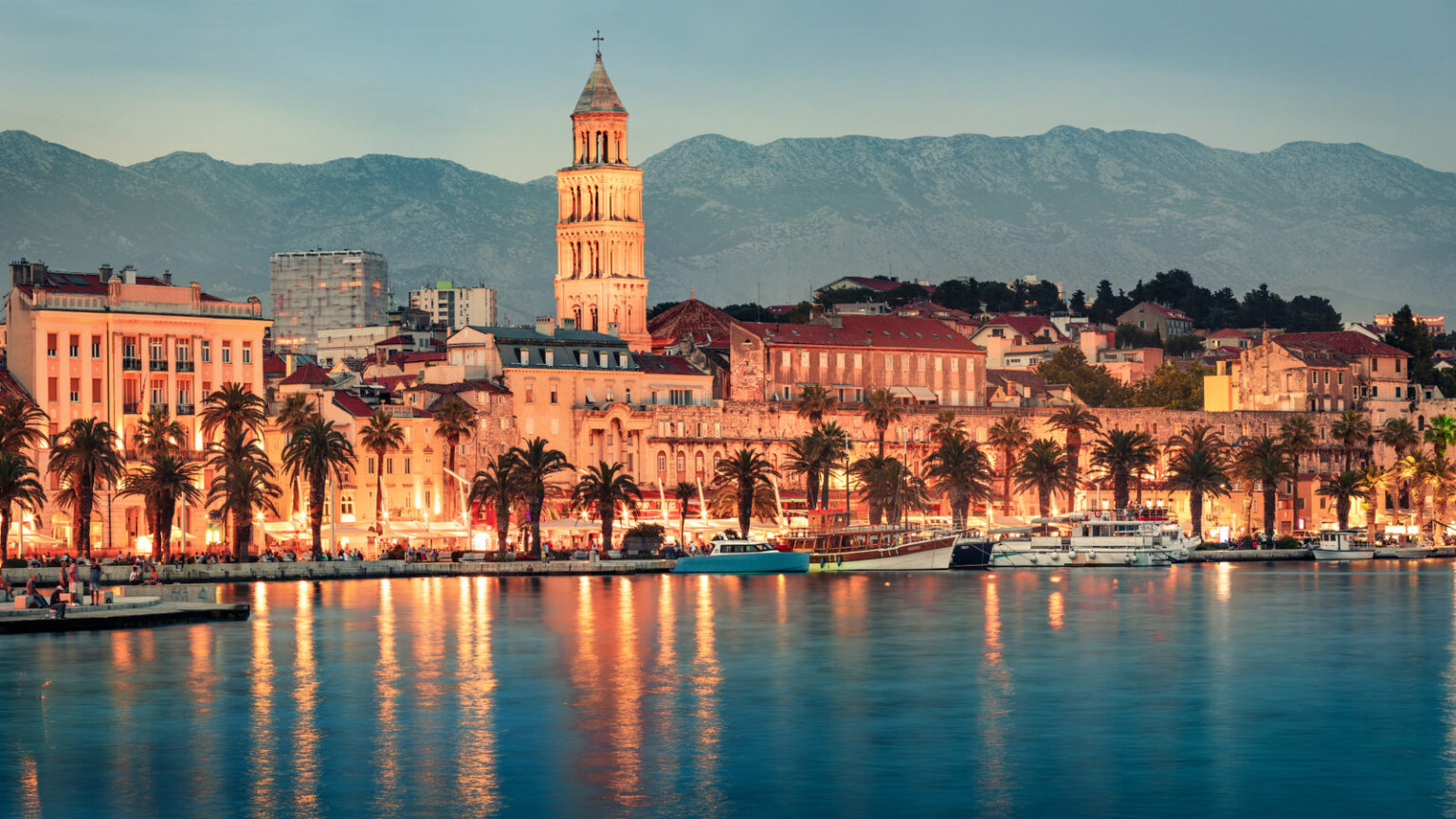 Popular Vacation Destination To Enforce New Ban Rule On American Tourists After 8PM
