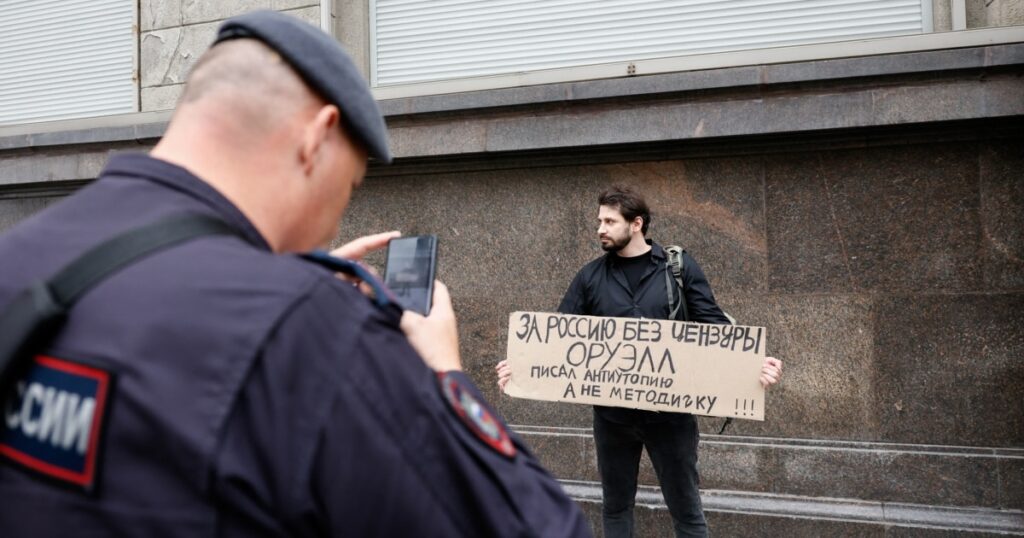 Putin Signs New Measure Tightening FSB Control Over Russian Internet