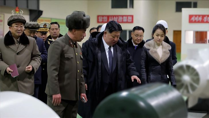 North Korean leader Kim Jong-un, front row second from right, conducts an on-site inspection of what the North claims is an 8,700-ton nuclear-powered strategic guided missile submarine under construction, in this photo released by Pyongyang's state-run Korean Central News Agency, Dec. 25, 2025. Yonhap 