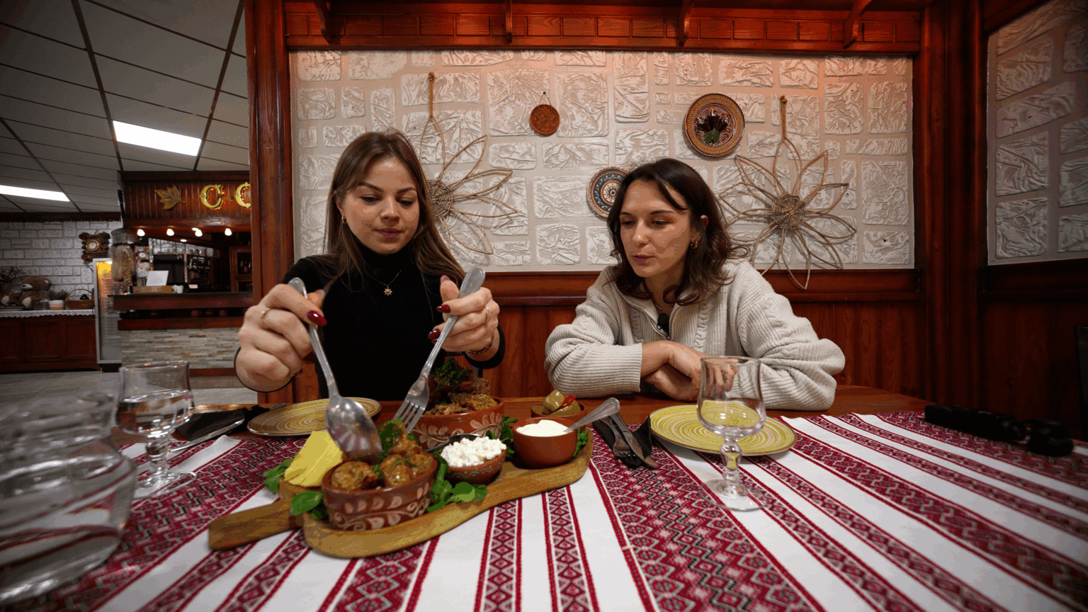 Hey Moldovan people! I tasted Moldovan food in Paris and it was delicious! What do you think of the dish I tried?