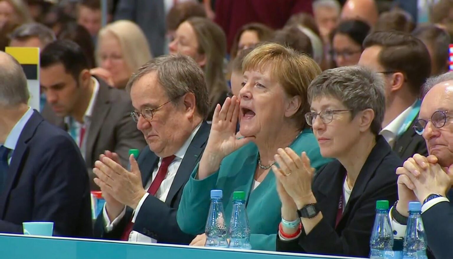 “Looooooooooooooooooooooooooooooooooooooooooooooooooooooooooooooooooooooooooooooooooooooooooooooooooooooooooooooooooooooooooooooooooooooooooooooooooooooooooooooooooooooooooooooooooooomonly way way way''" – Merz was constantly interrupted by a heckler during his party conference speech